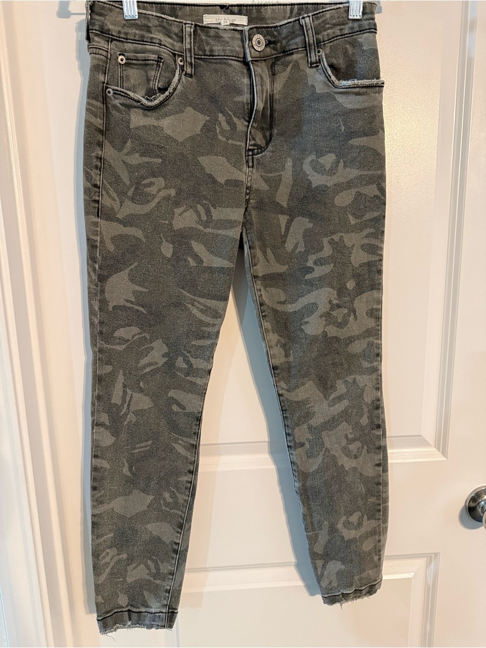 STS Blue Women's Gray Camo Ankle Jeans